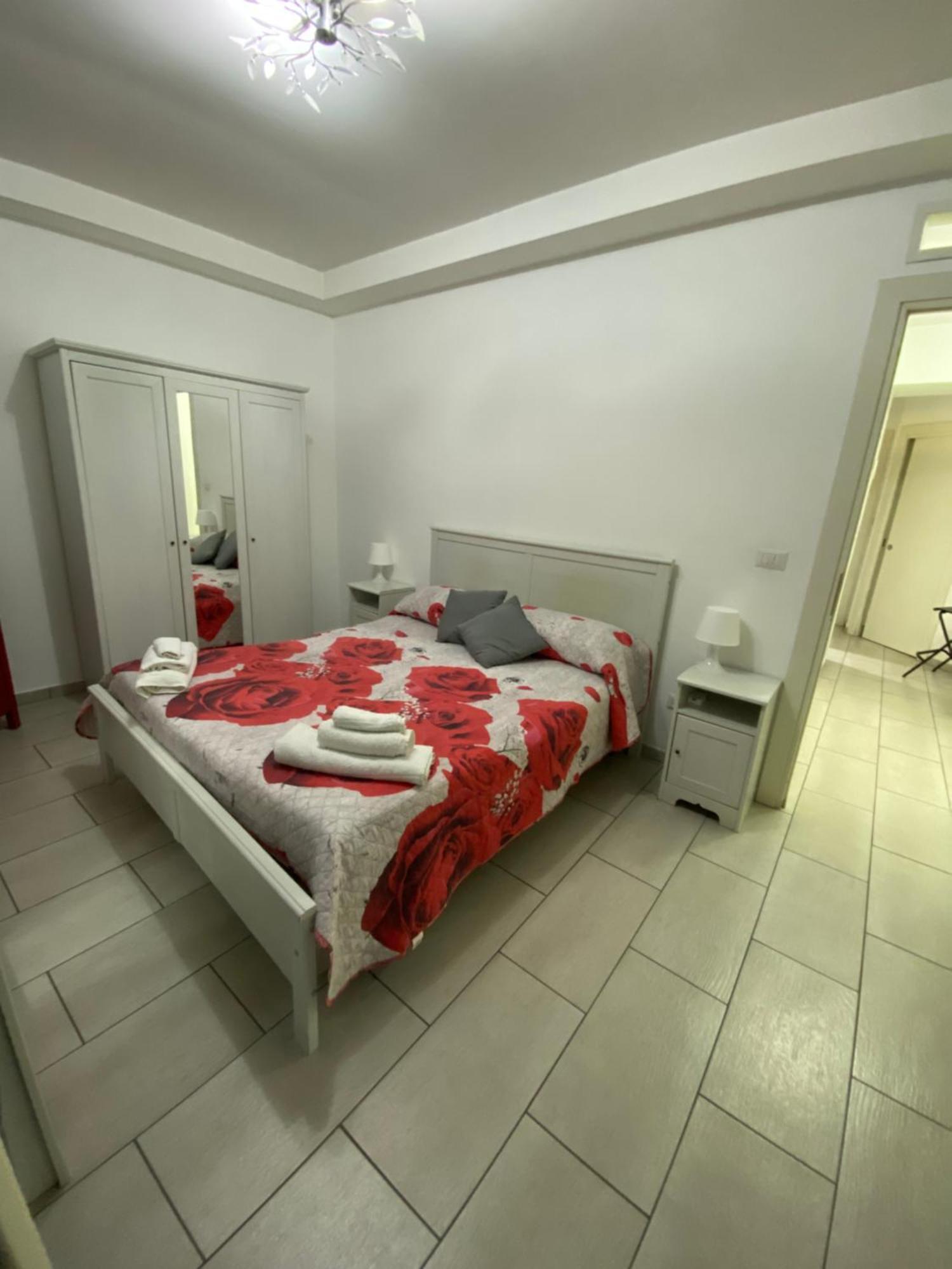 Terry'S House Apartment เนเปิลส์ ภายนอก รูปภาพ
