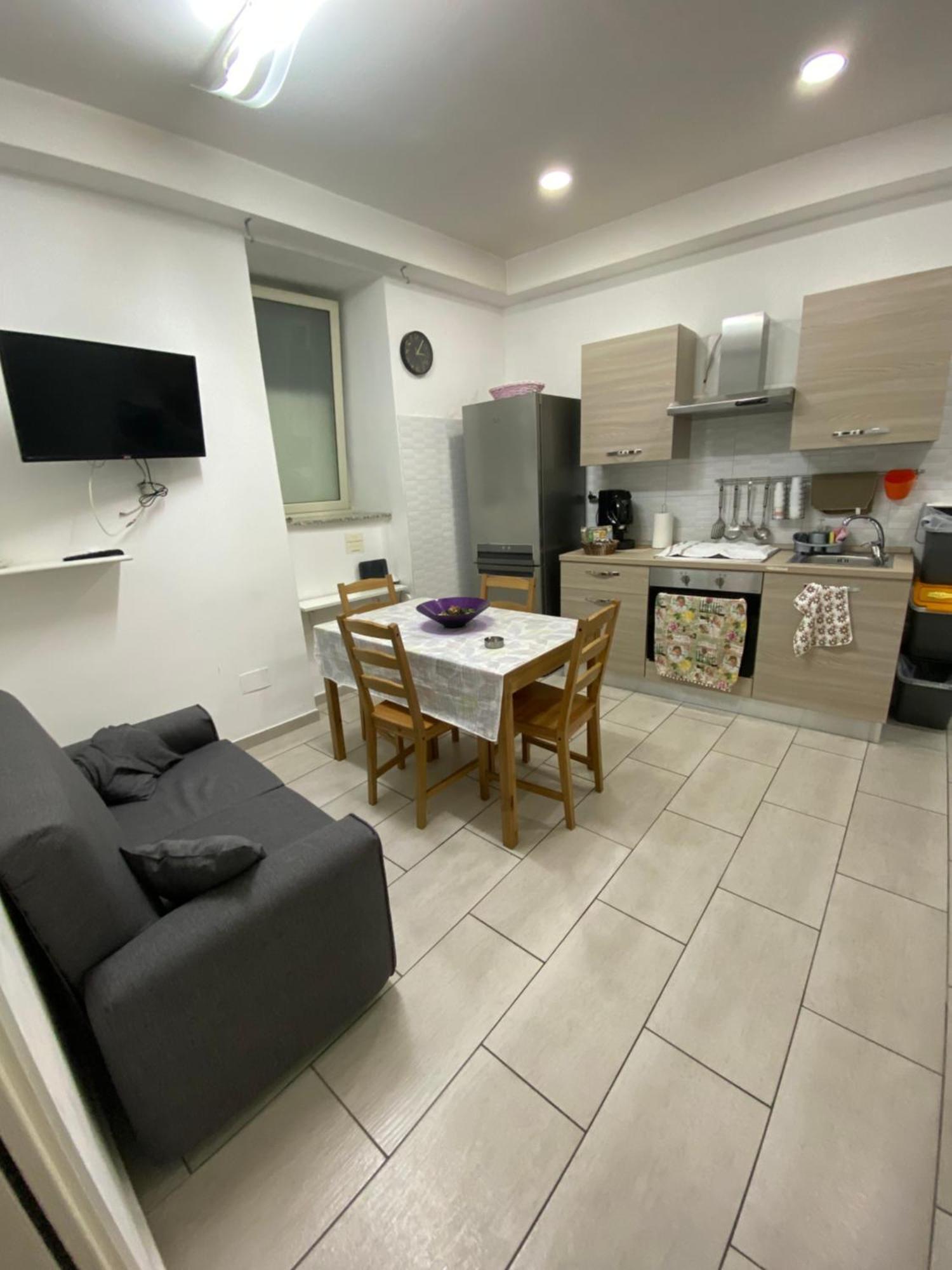 Terry'S House Apartment เนเปิลส์ ภายนอก รูปภาพ
